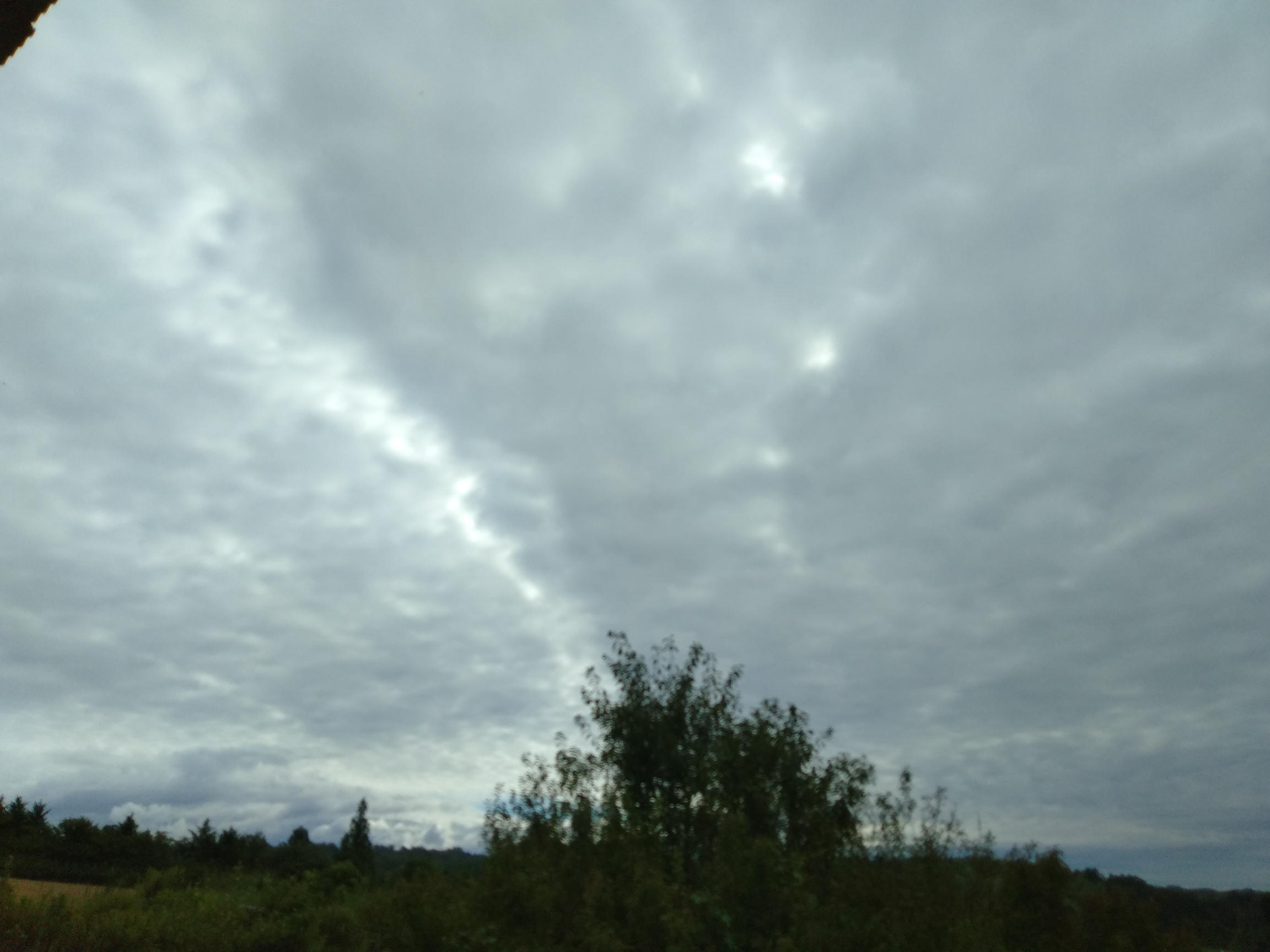 丘の上の雲