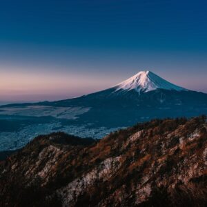 富士山は4つの山が重なっている？江戸の噴火から水の恵みまで、驚きのトリビア集